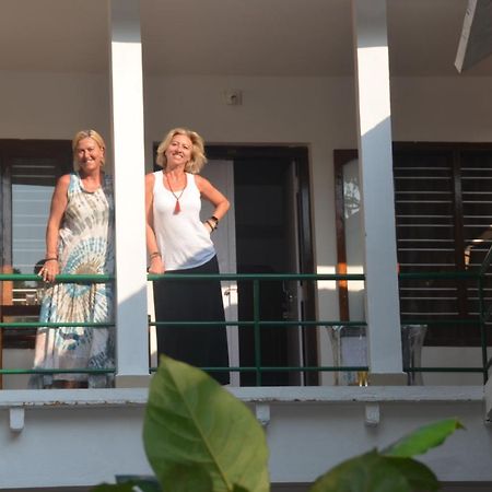 Arya Homestay Bougain Villa Гокарна Екстер'єр фото