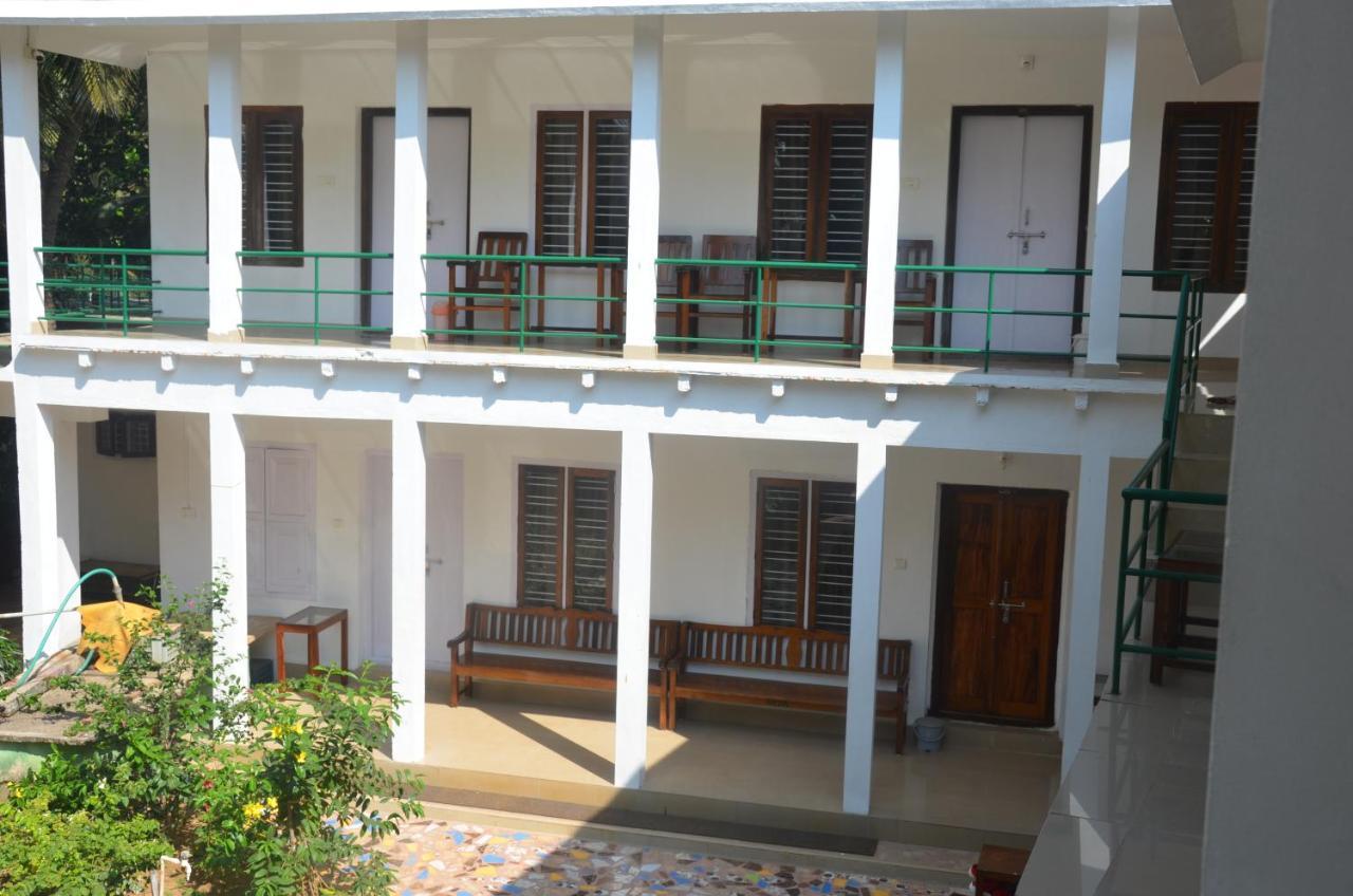 Arya Homestay Bougain Villa Гокарна Екстер'єр фото