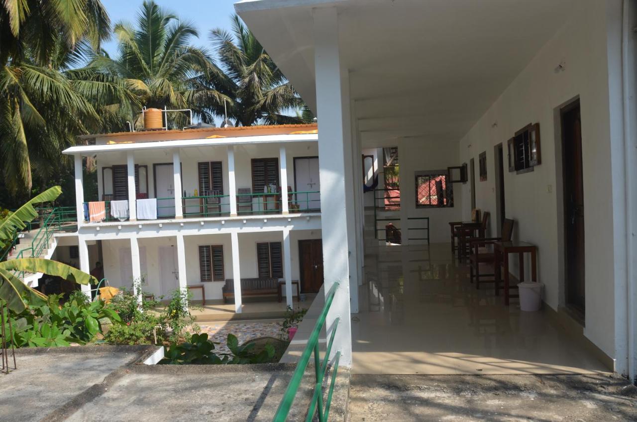 Arya Homestay Bougain Villa Гокарна Екстер'єр фото