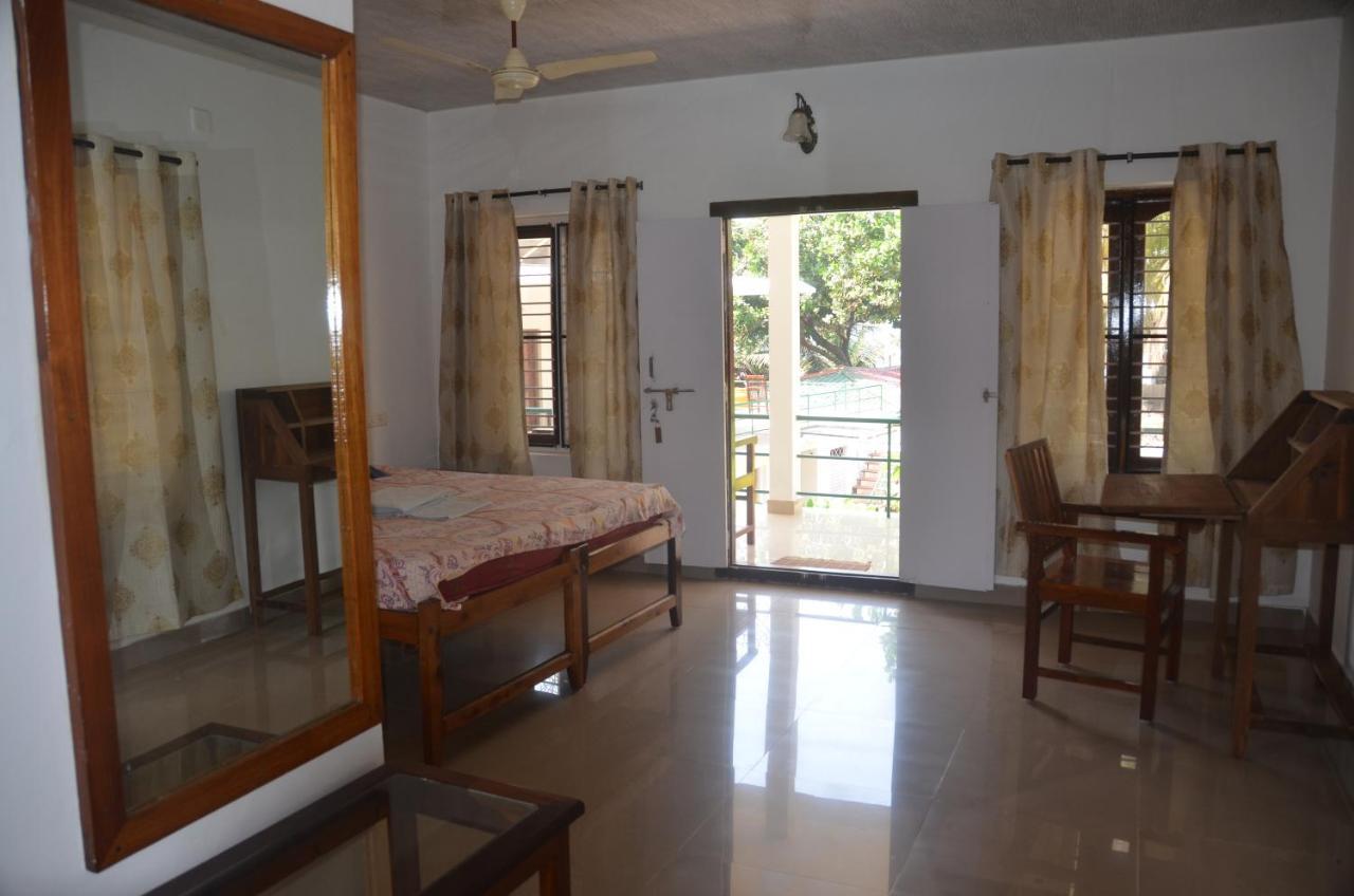 Arya Homestay Bougain Villa Гокарна Екстер'єр фото