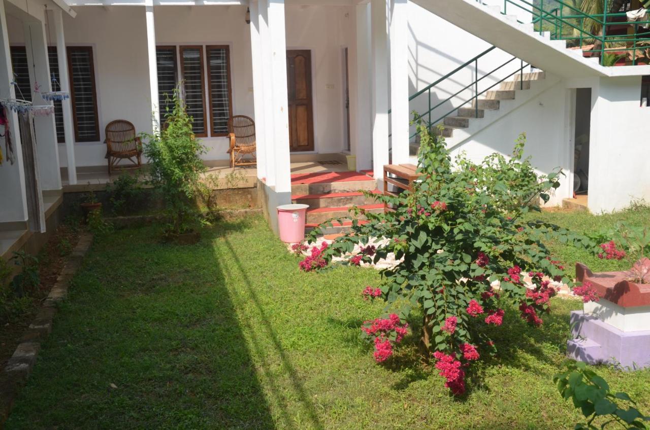 Arya Homestay Bougain Villa Гокарна Екстер'єр фото