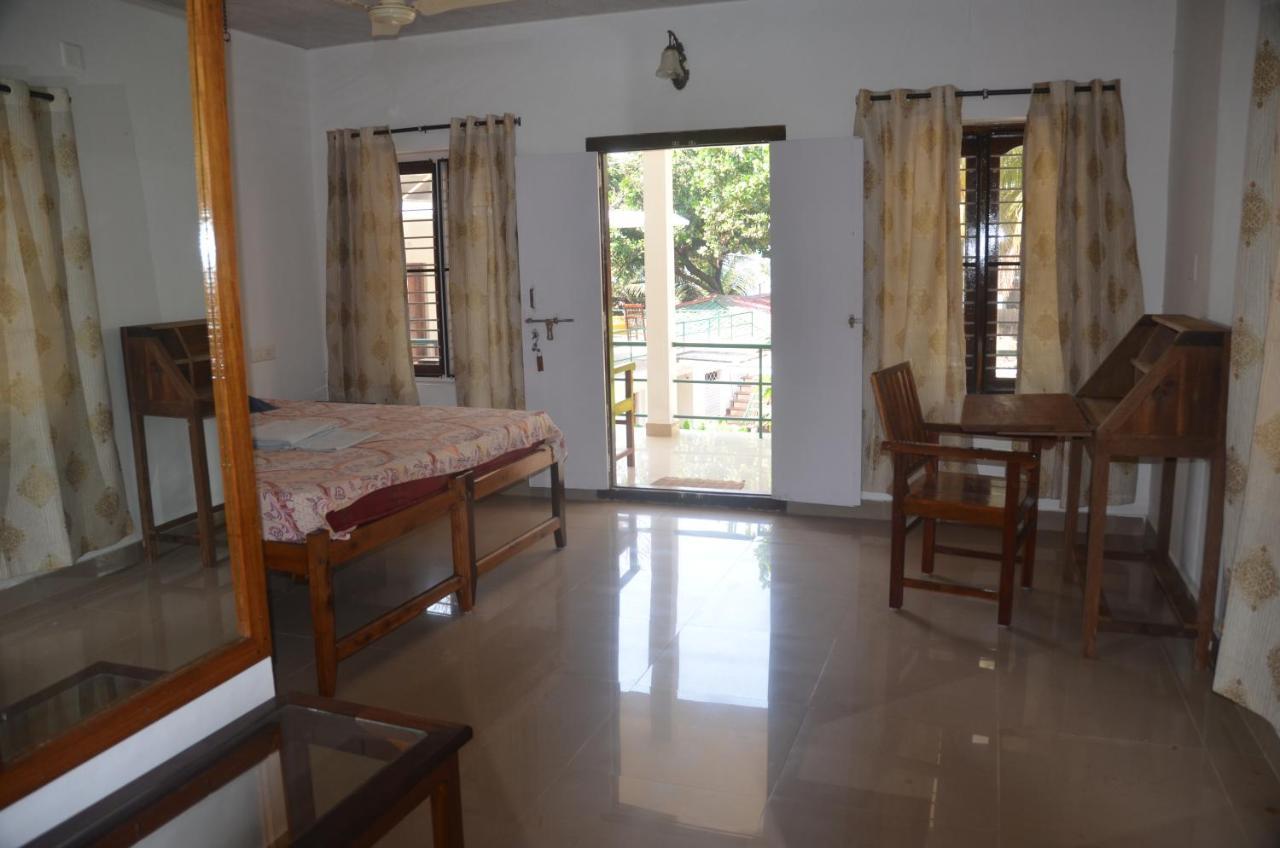 Arya Homestay Bougain Villa Гокарна Екстер'єр фото
