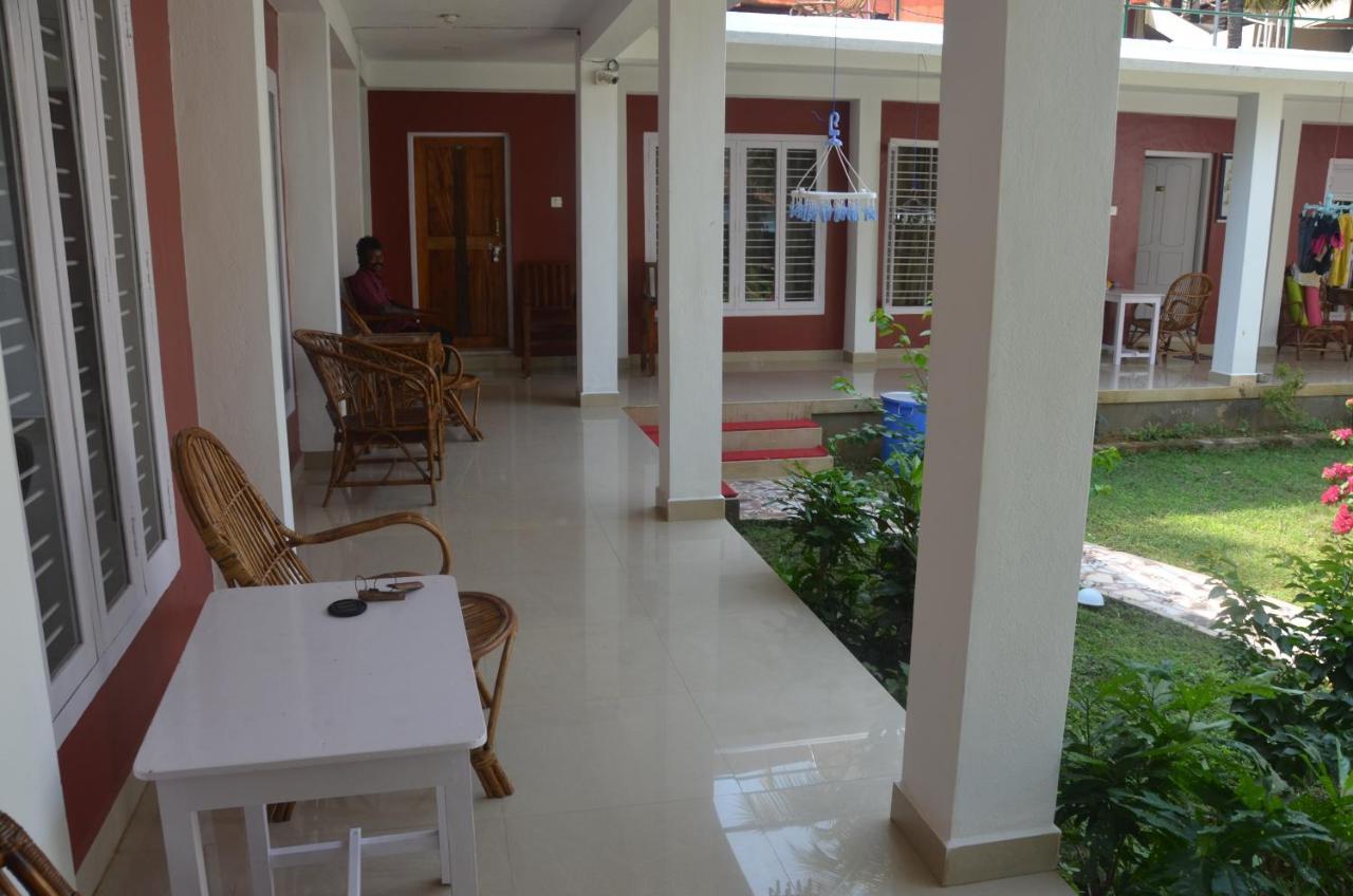 Arya Homestay Bougain Villa Гокарна Екстер'єр фото